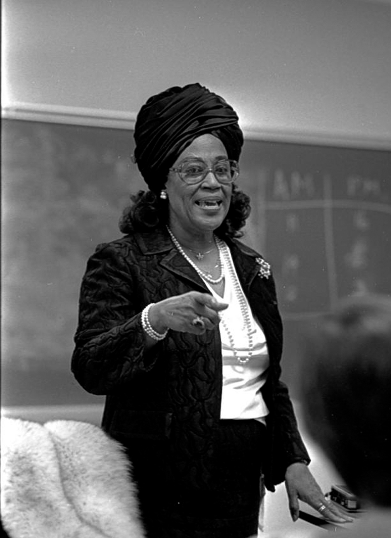 Professor Camilla Williams teaching a class in October 1985. 